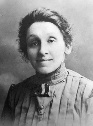 portrait photo of Edith Hancox, circa 1913